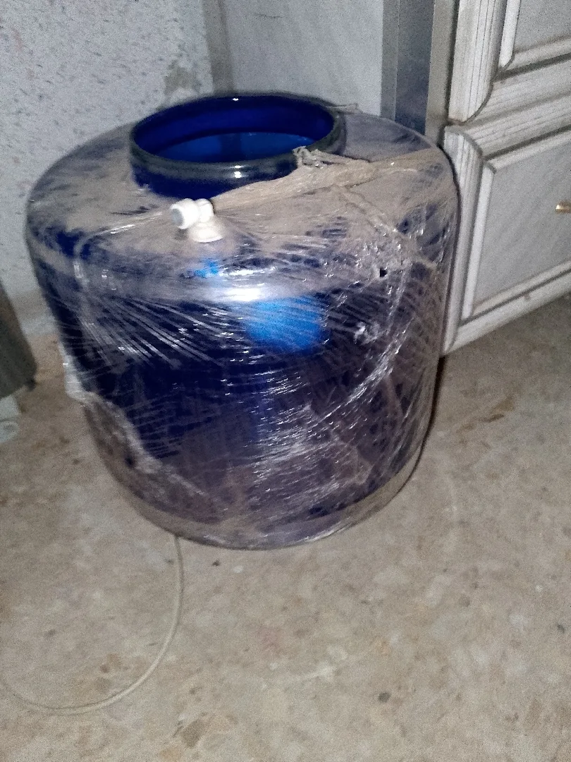 قارورة سحرية للمياه حجم كبير زجاجية ، موجودة بالبقعة 0785050360