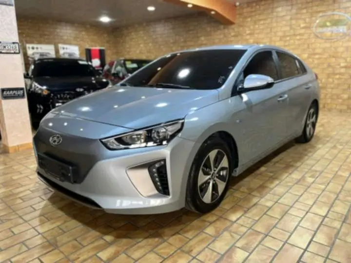 ايونك كهربا لون مميز  كوري