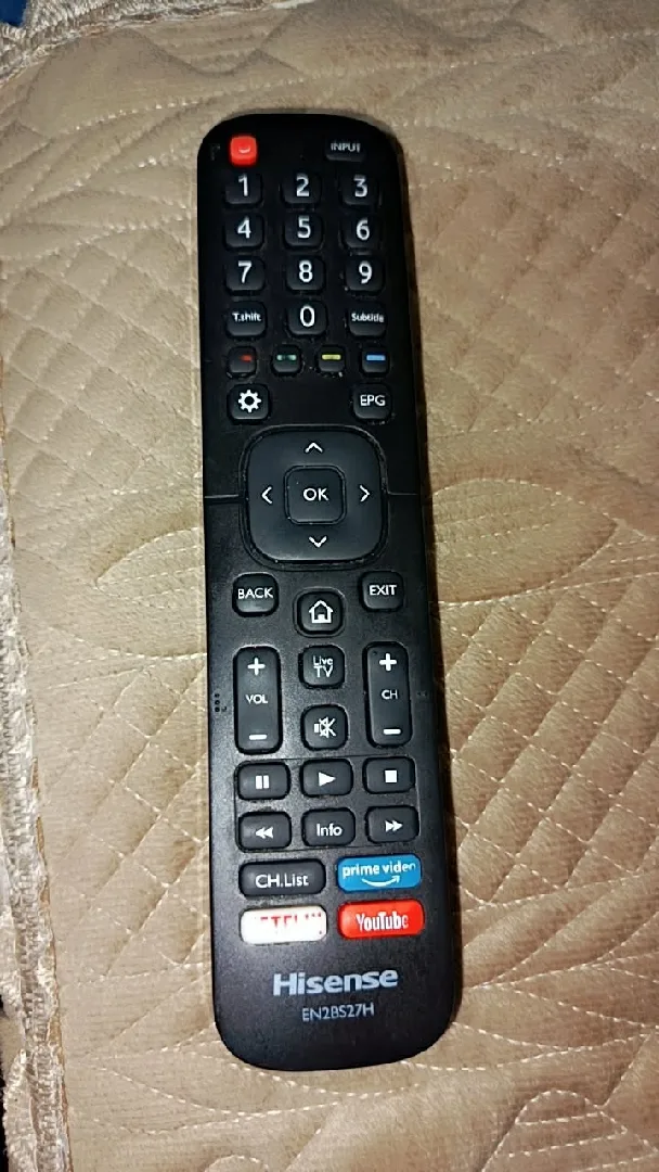 شاشة نوع هايسنس حجم 43 بوصة سمارت بحالة ممتازة مع الريموت الأصلي