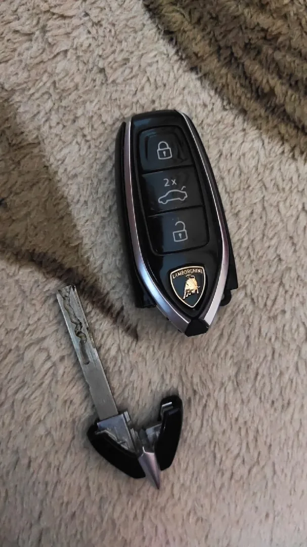 مفتاح لامبورغيني اوروس اصلي للبيع