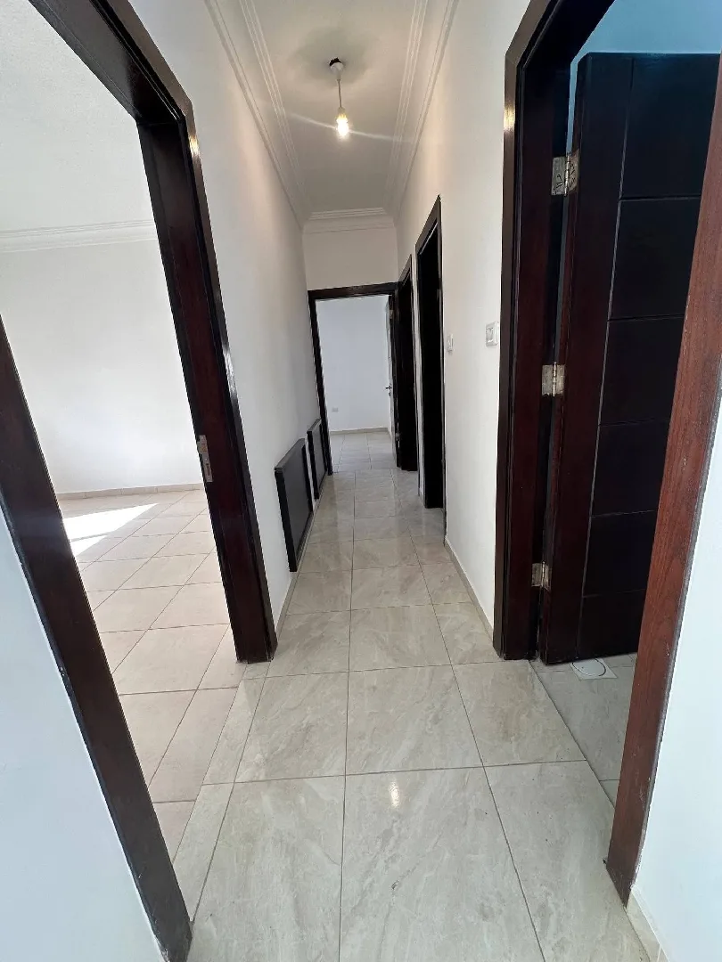 شقة جديدة طابق ثاني للبيع في ابو نصير حي الضياء بدفعة واقساط من المالك مباشرة