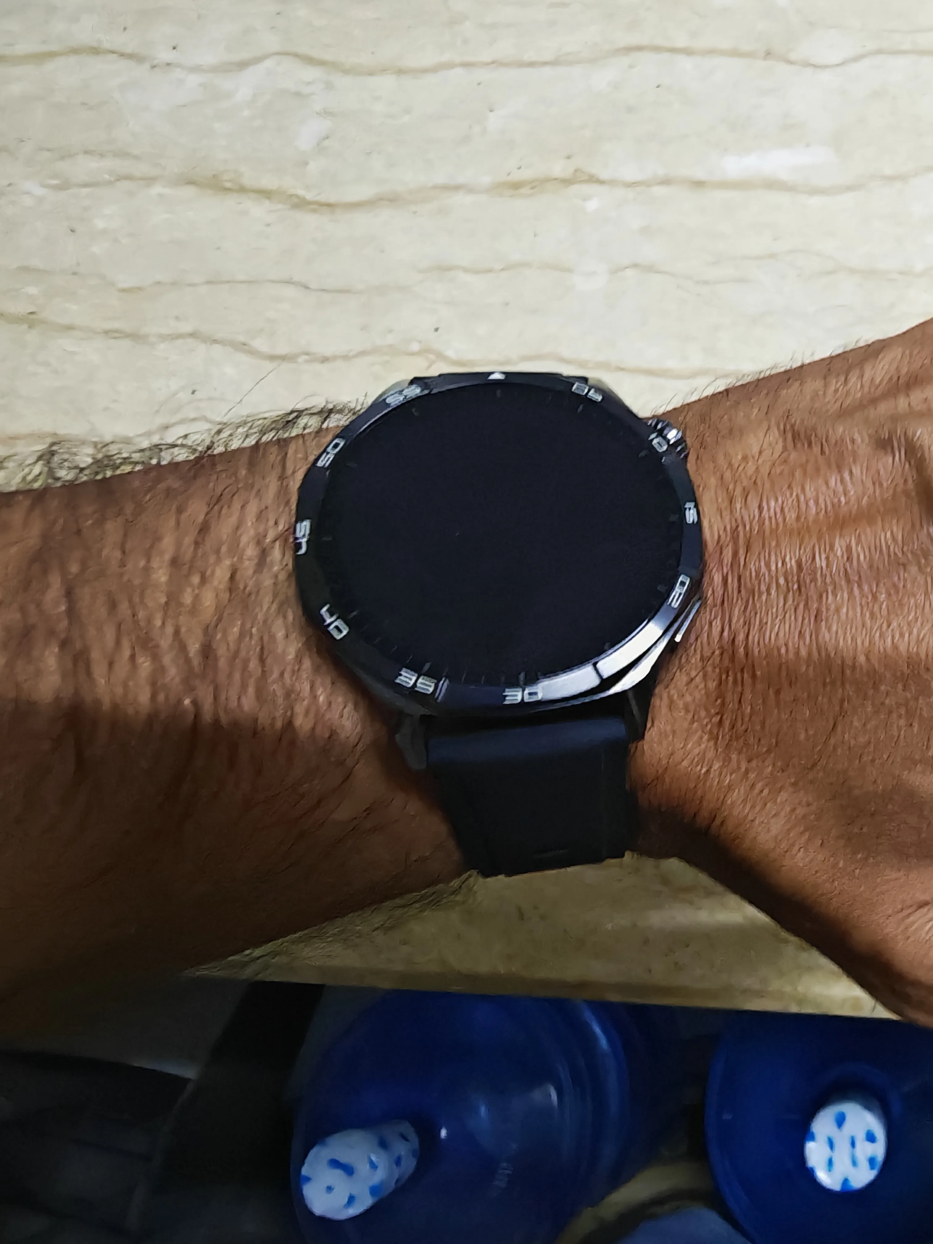 ساعه هواويgt5  مشحونه  ثلاث مرات