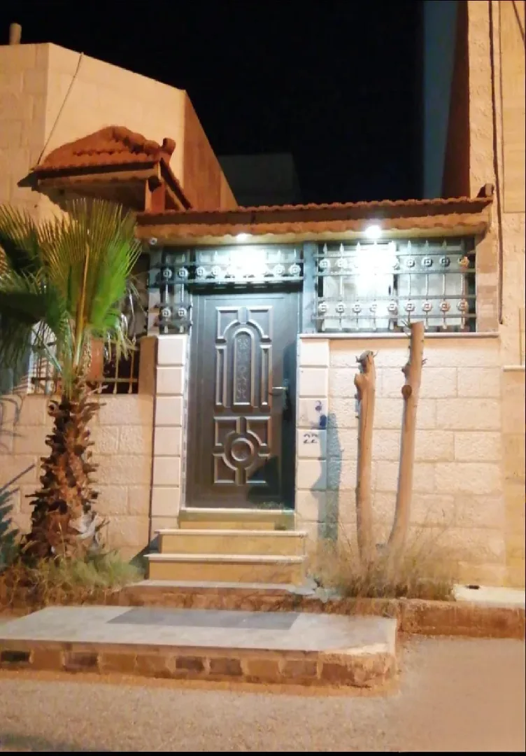 بيت طابق الزرقاء جبل طارق