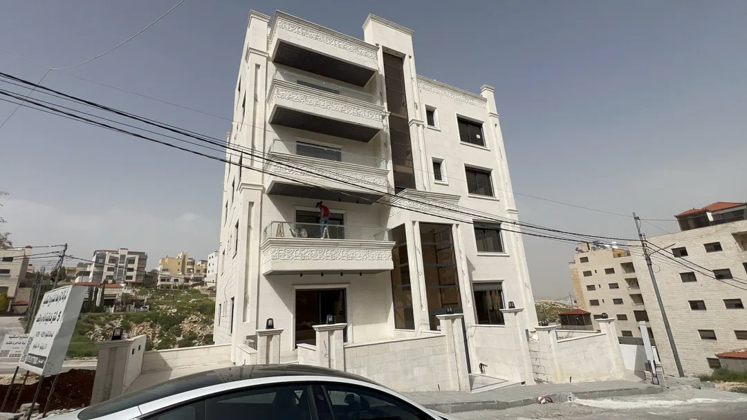 شقق طابقية فاخرة للبيع