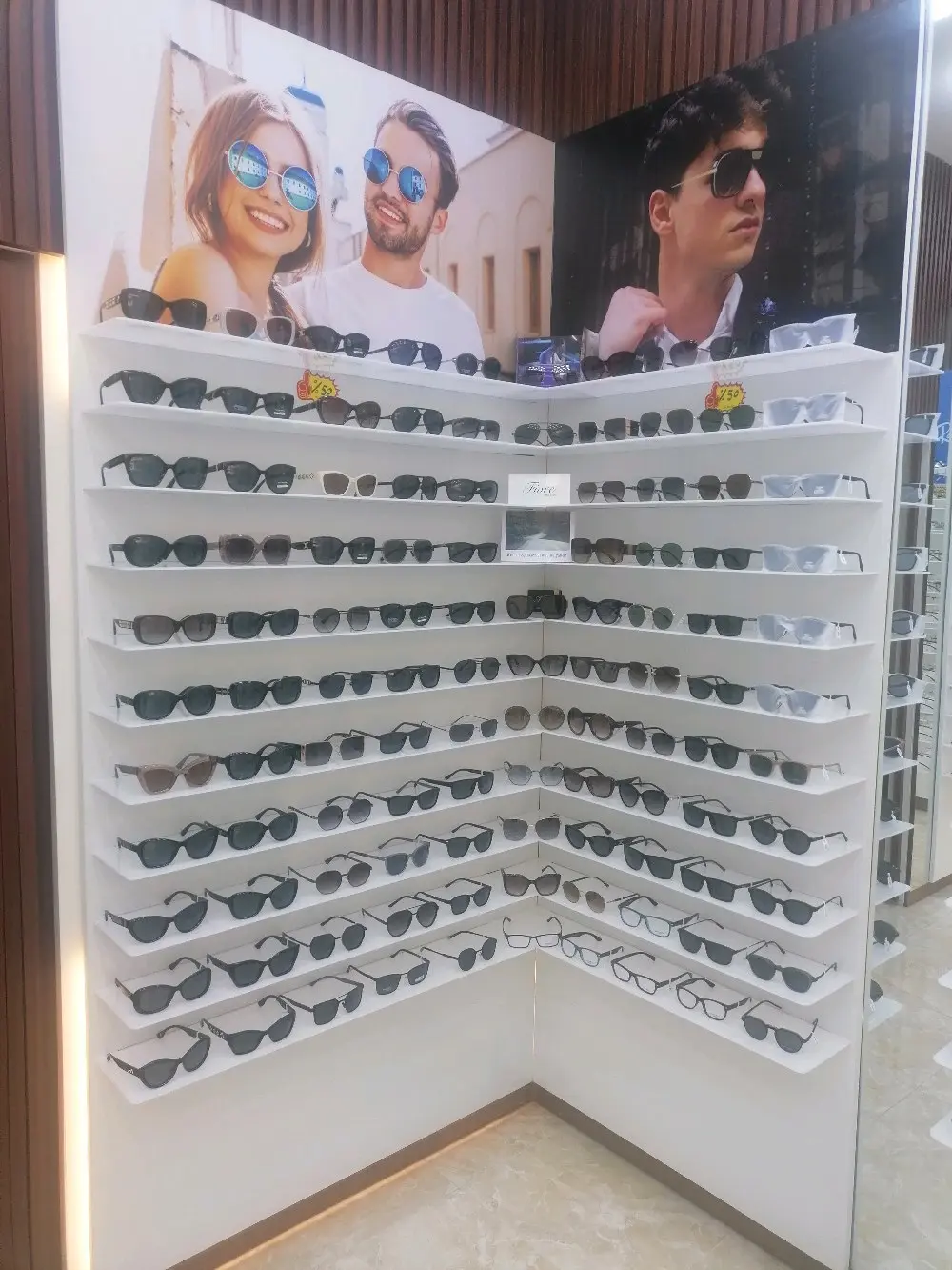 خصم 50 ٪على جميع النظارات الطبية والشمسيه بالمناسبة الافتتاح