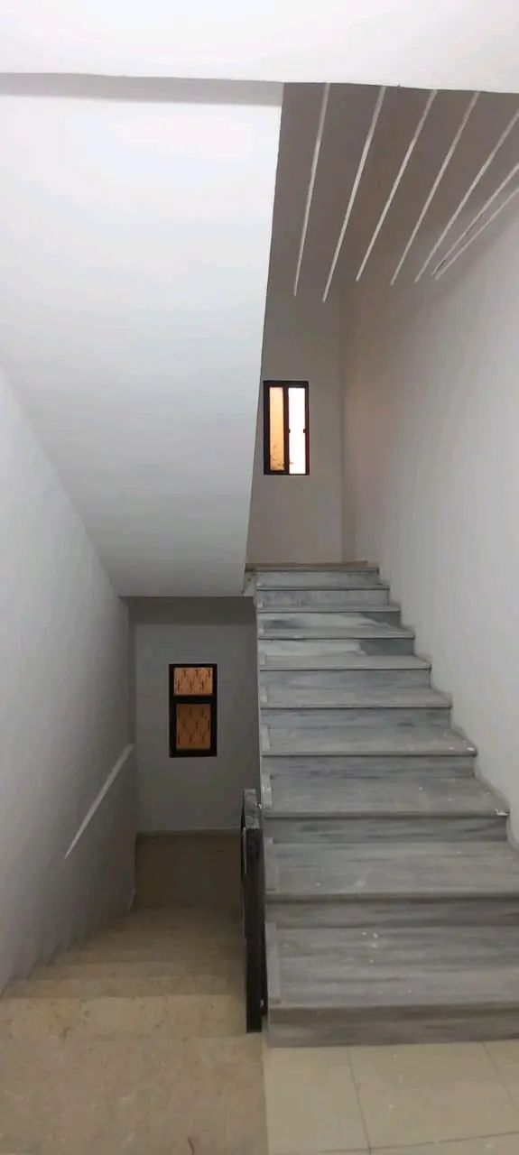 شقة طابقية مميزة للايجار في اربد الحي الشرقي