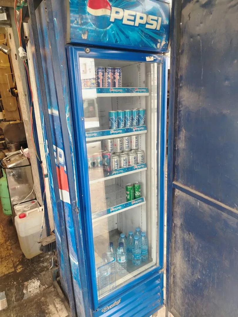 ثلاجة ببسي مع صندوق ولا غلطة