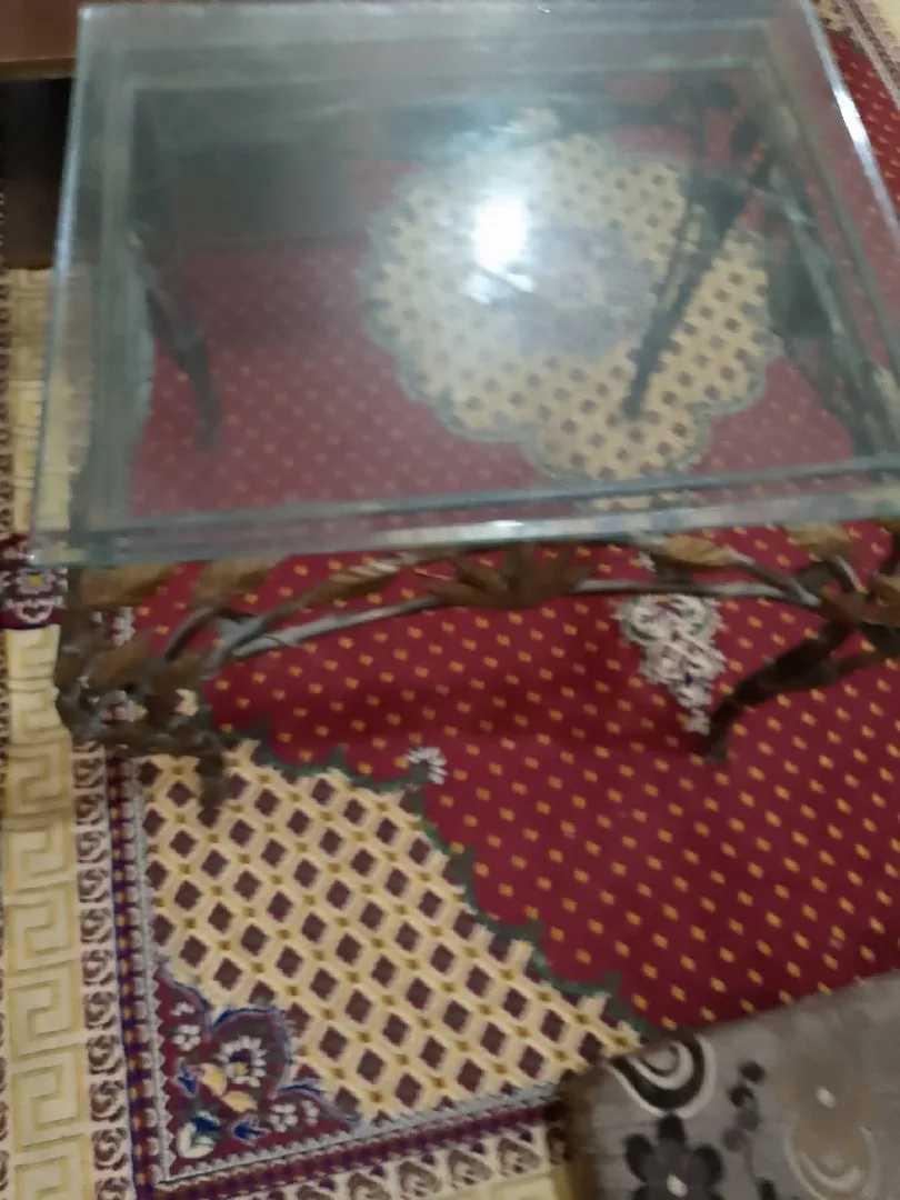 طاولة كورنر حجم كبير سيكوريت وحديد ثقيل مدهون حراري موجودة بالبقعة 0785050360