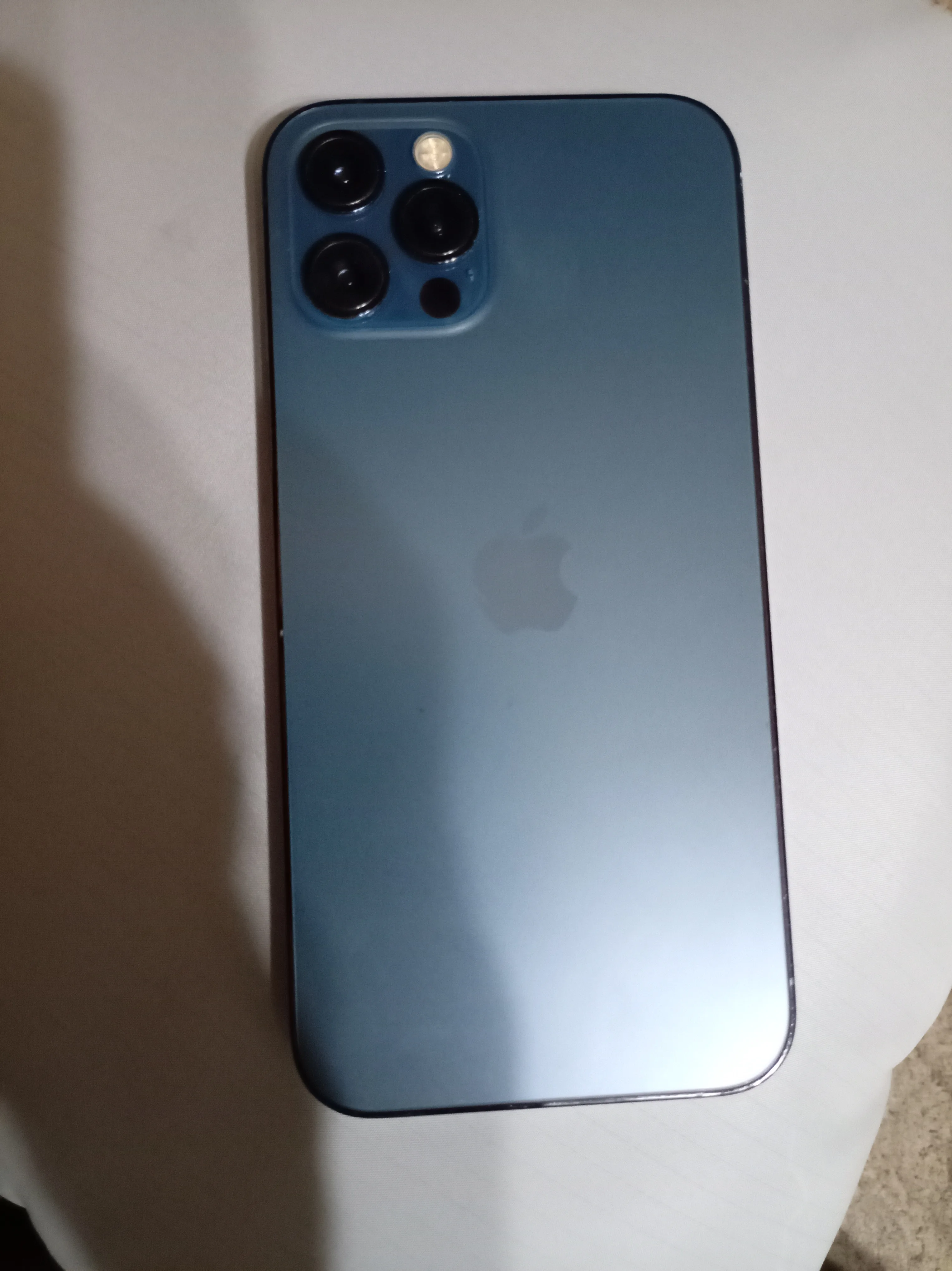 ايفون ١٢ برو بحاله ممتازه