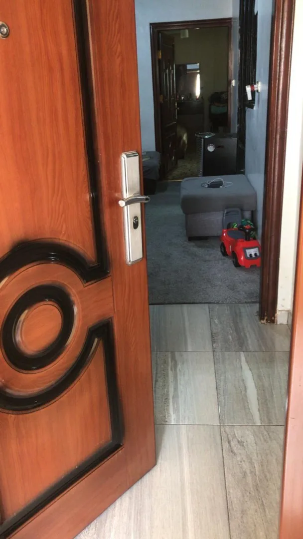 شقة طابق ارضي مع روف للبيع