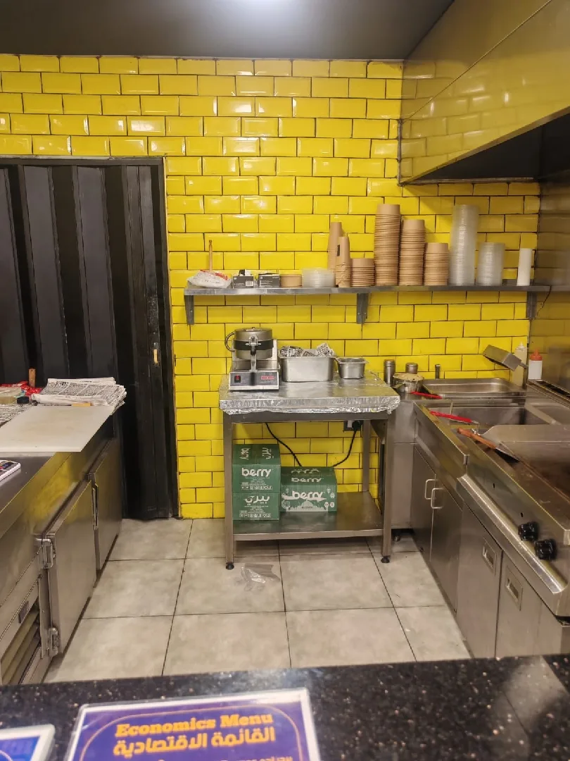 فرصة استثمارية لموسم الصيف | مطعم برجر و سناكات للبيع