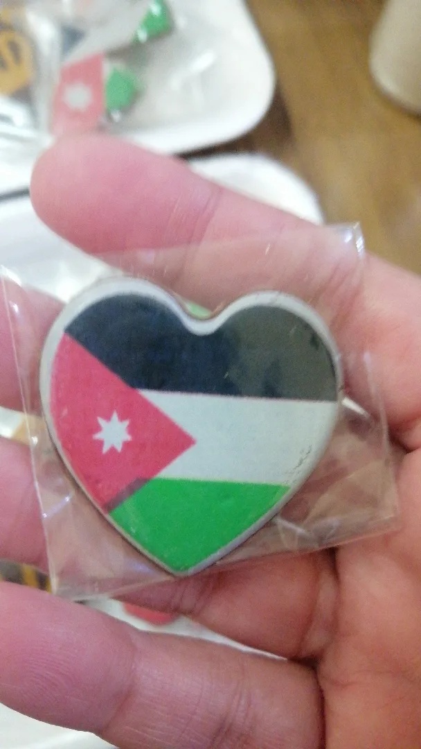 رقائق الشوكولاته مطبوعة عليها علم