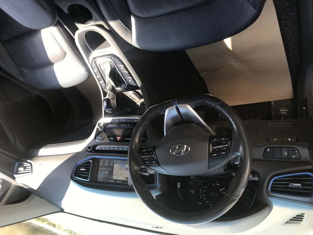 هيونداي ايونك ٢٠١٧هايبرد   بدون فتحه فحص نظيقه مالك اول من الحره