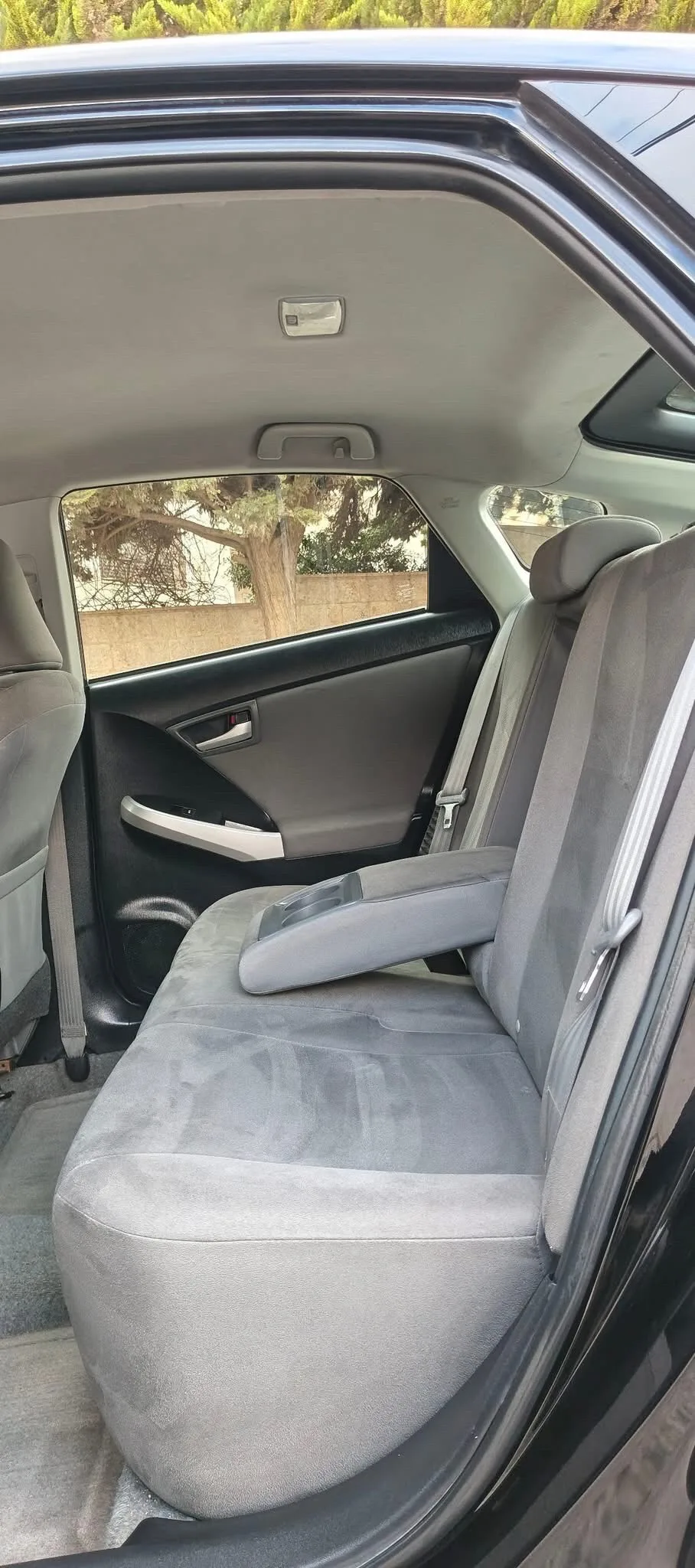 تويوتا بريوس موديل 2015 مالك واحد ممشى 72 الف فقط ثلاث جيد وقصعه