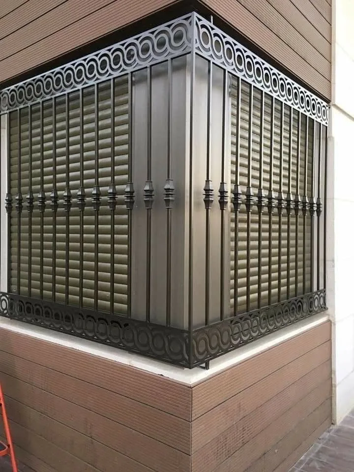 تفصيل جميع اعمال الحداده والديكورات وزخرفه المعادن