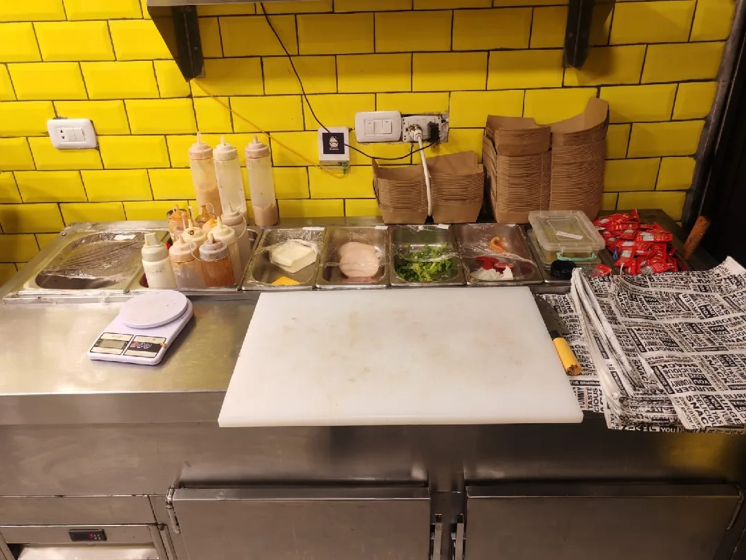 فرصة استثمارية لموسم الصيف | مطعم برجر و سناكات للبيع