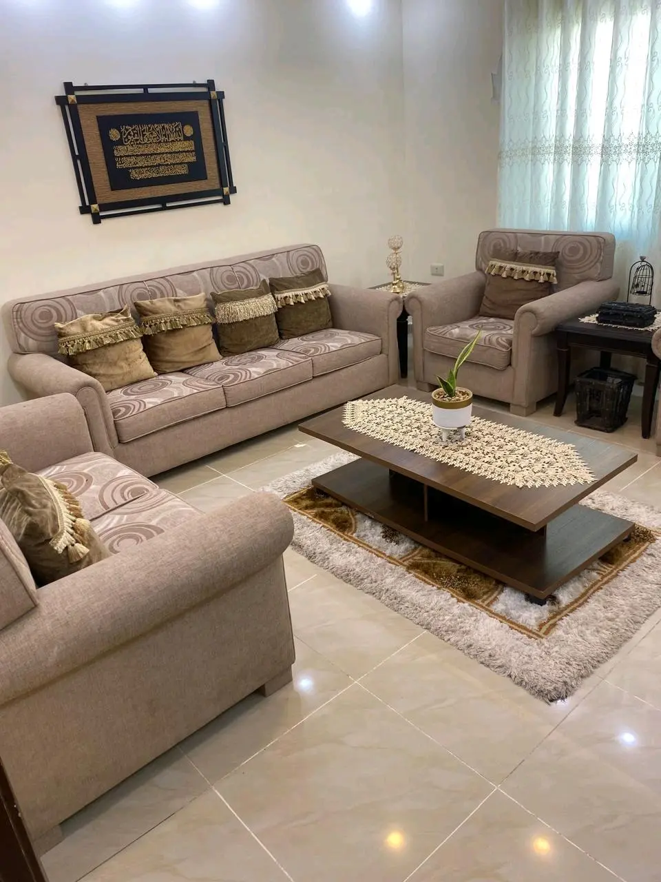 عماره منطقه عمان جبل المناره ٤ طوابق مع روف مسطح الف متر مساحه الارض ٥٣٥ متر مكو