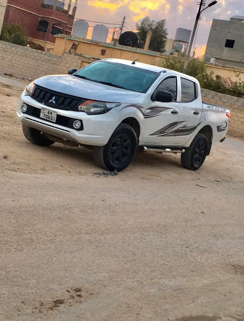 متسوبيشي l200 2016
