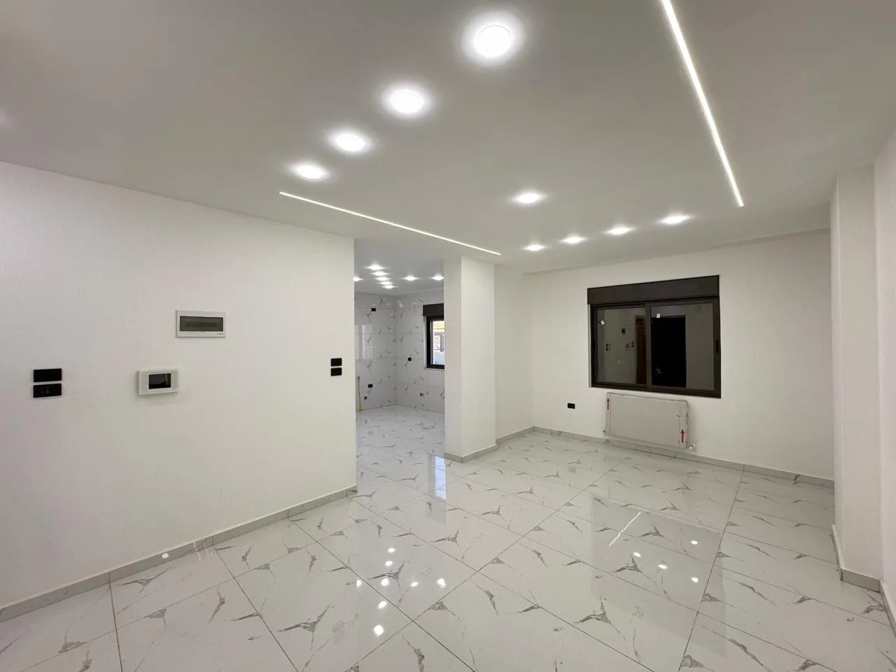 شقة ارضيه ١٦٢ م مع راس ٤٠ م للبيع في البنيات / جانب مدارس ادحصاد التربوي