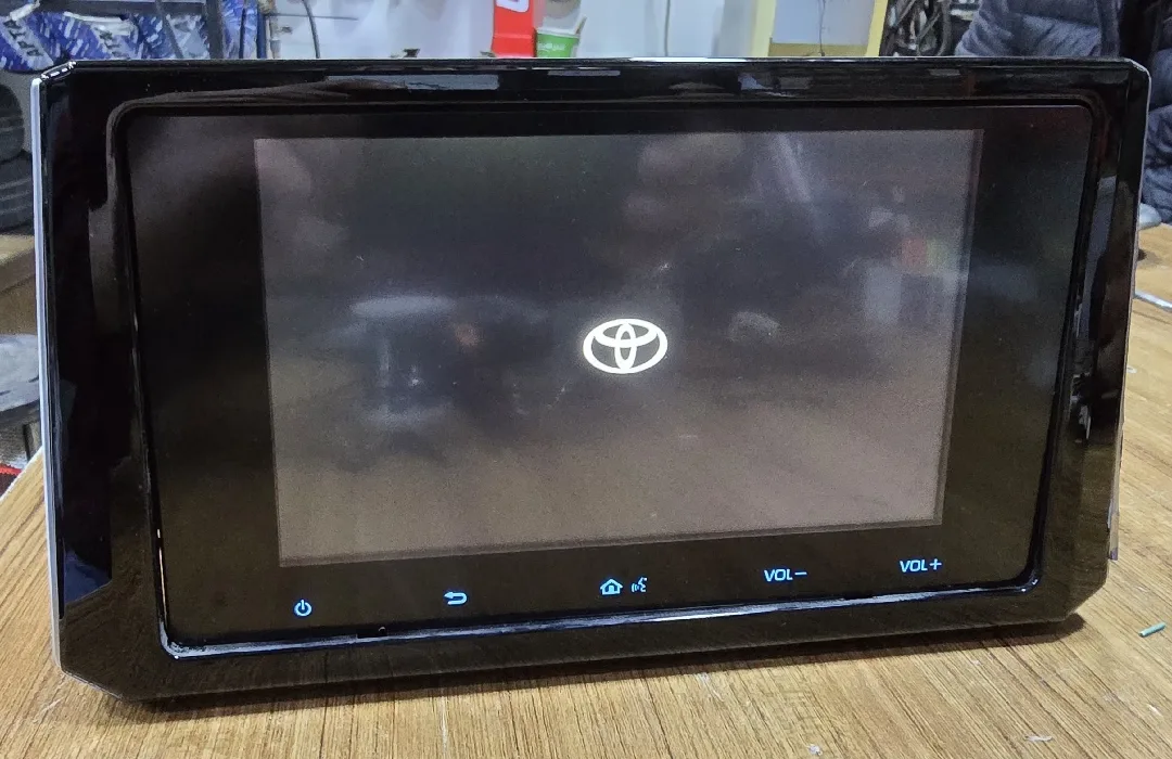 شاشة تويوتا كورولا اصليه جديده شركة وارد الشرق الأوسط مكفوله