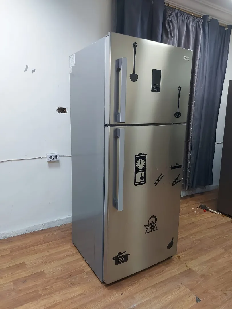 يوجد لدينا ثلاجات بحالة ممتازه