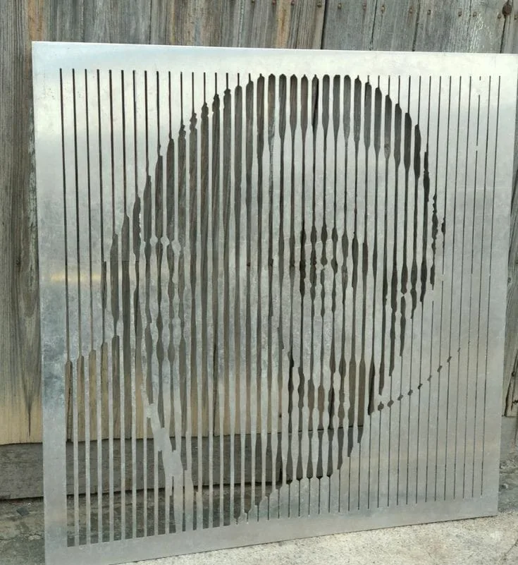 صورتك مقصوصة على المعدن بإسلوب جميل