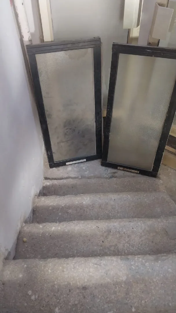 باب المنيوم ثقيل مع زجاج