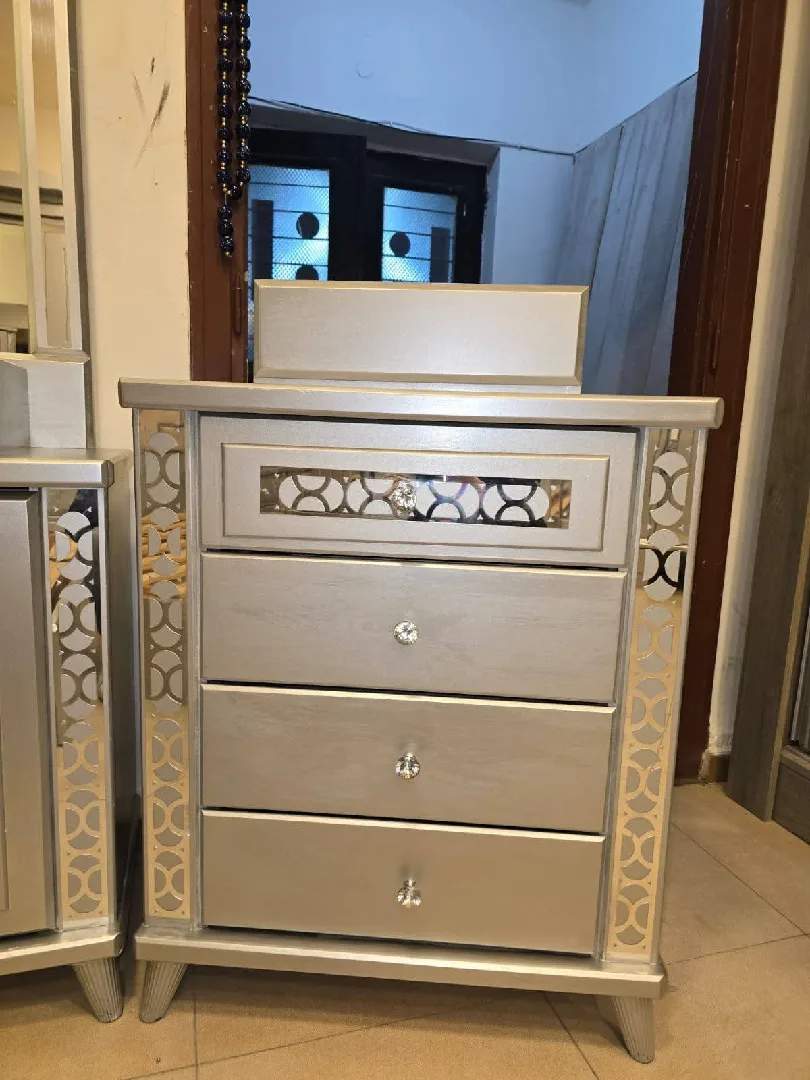 غرف نوم ماستر، وشبابي