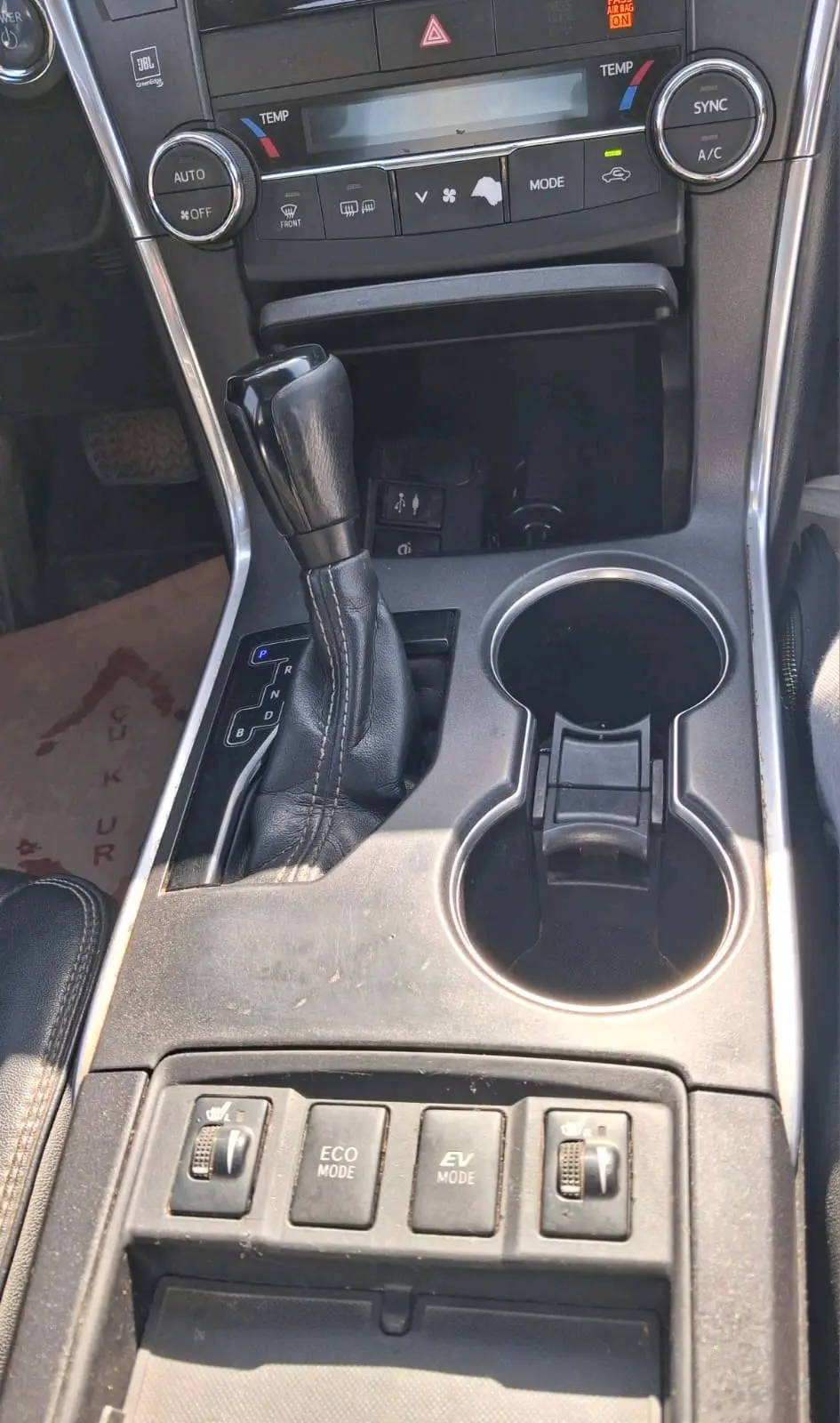 تويوتا كامري 2015 للبيع