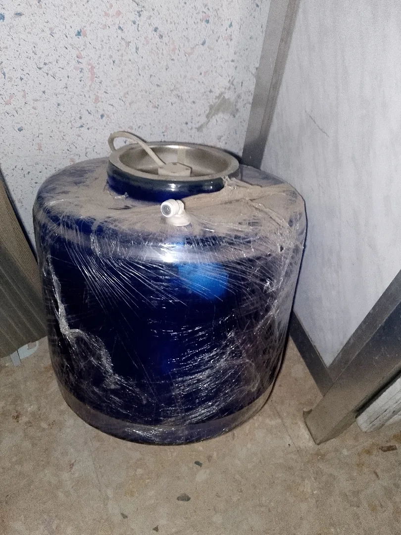 قارورة سحرية للمياه حجم كبير زجاجية ، موجودة بالبقعة 0785050360