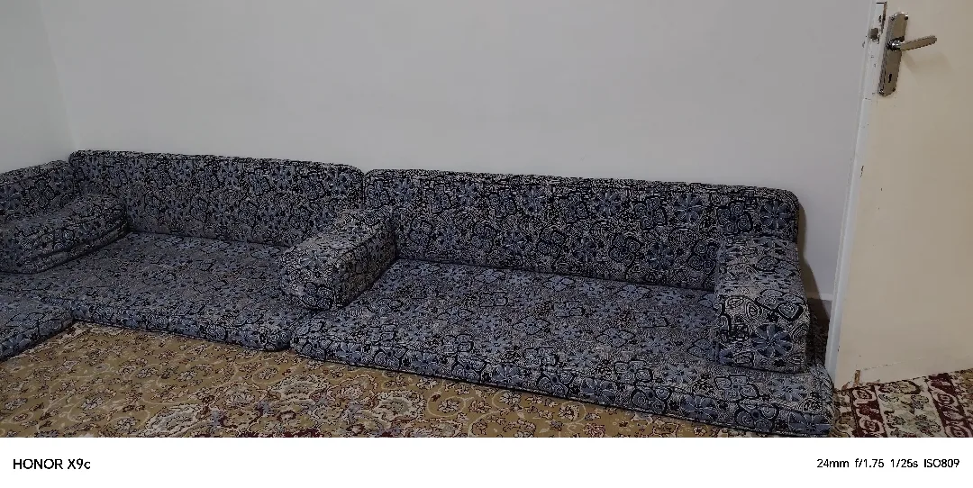 فرشات بحالة ممتازة