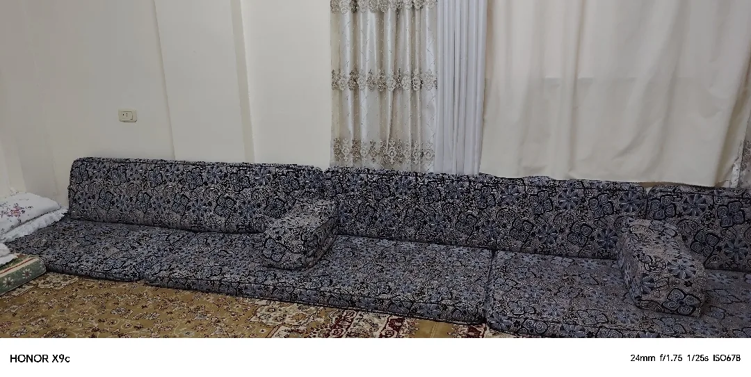 فرشات بحالة ممتازة