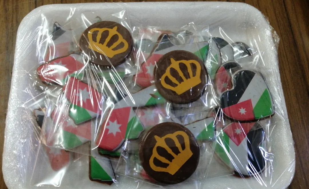 رقائق الشوكولاته مطبوعة عليها علم