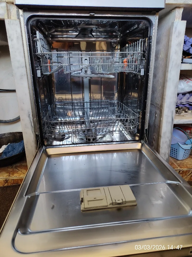 جلاية صحون نوع اريستون ايطاليه ١٢ برنامج ١٣ طقم استعمال خفيف