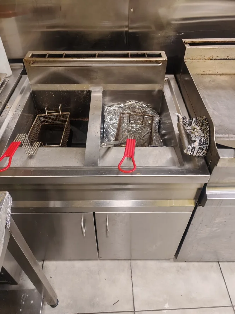 فرصة استثمارية لموسم الصيف | مطعم برجر و سناكات للبيع