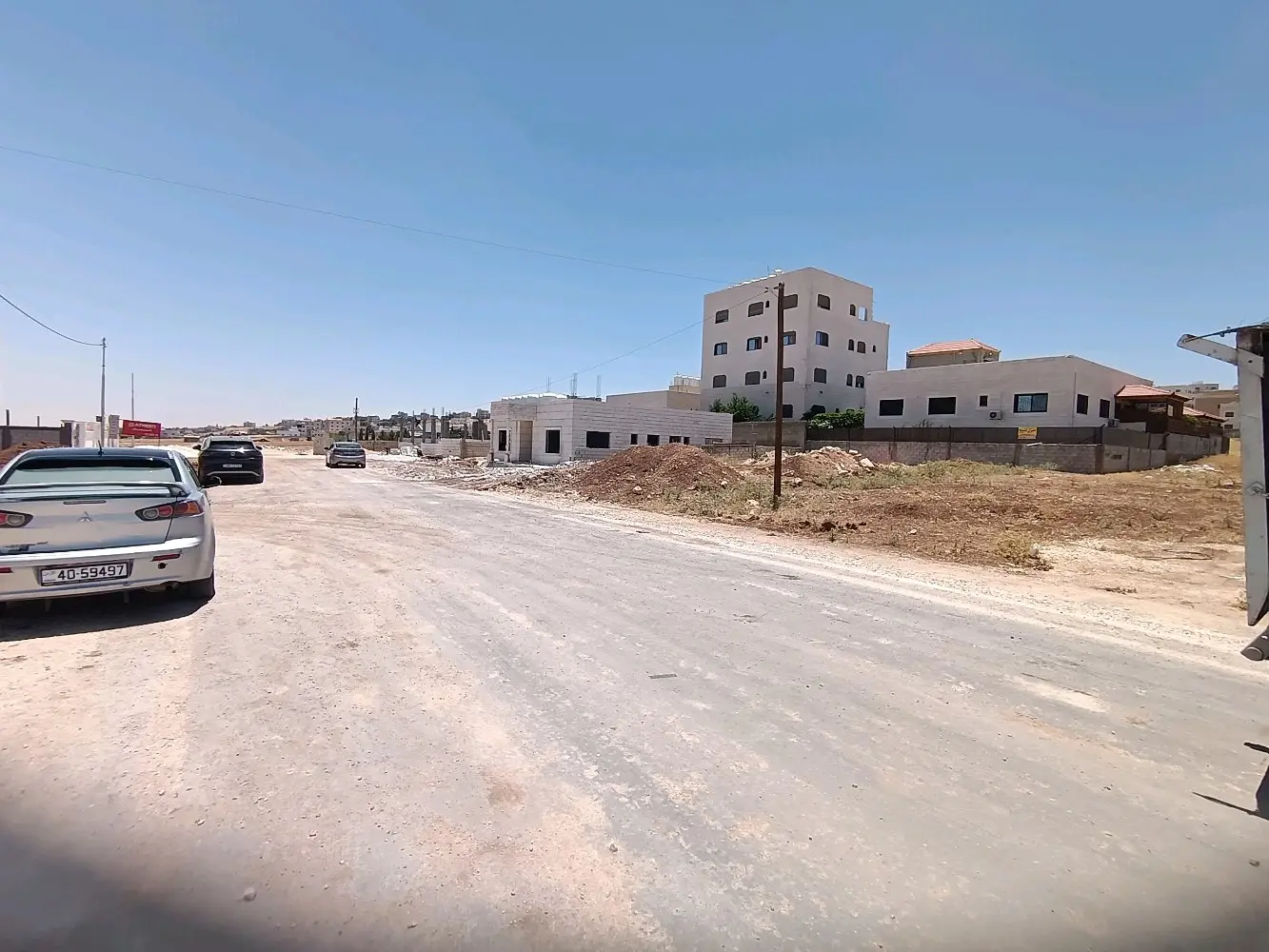 قطعة أرض في جاوا على شارع عرض 20م حوض حنو المراشدة بالقرب من ملاعب الجوهرة