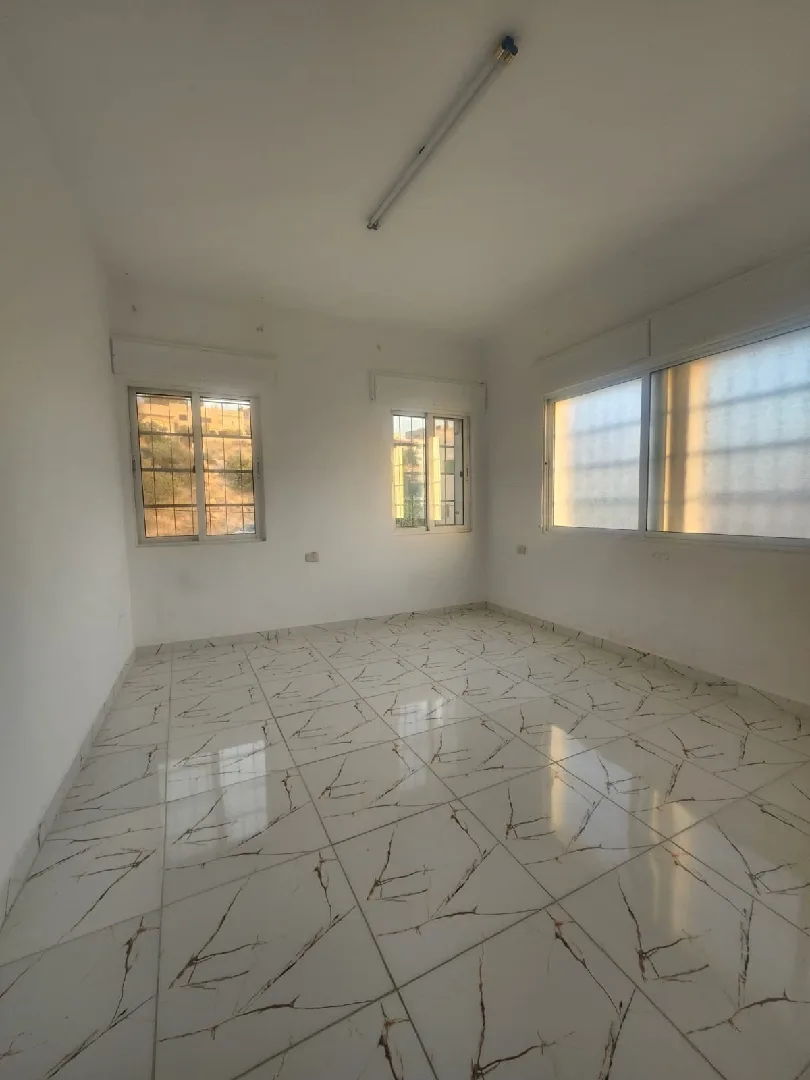 السلام عليكم ورحمه الله وبركاته ✋شقه للايجار في اربد 👍زبدا شرق المركز الغربي 👍من