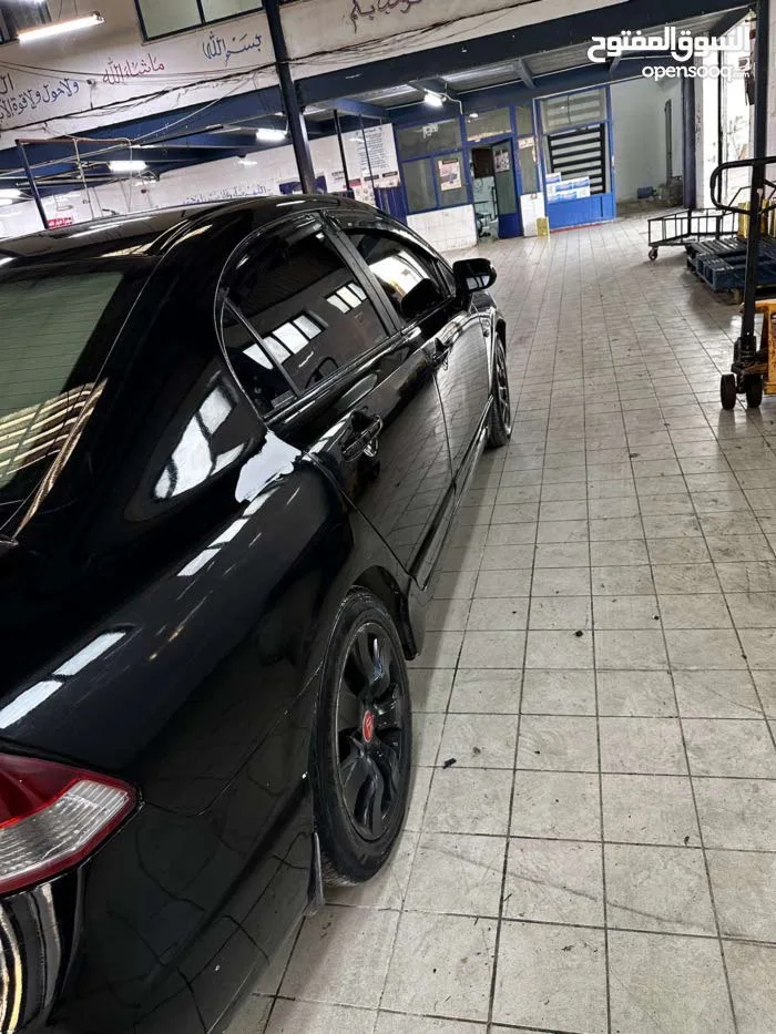 هوندا سيفيك 2006 قير عادي للبيع او البدل على هايبرد بنفس القيمة او لانسر حديثة