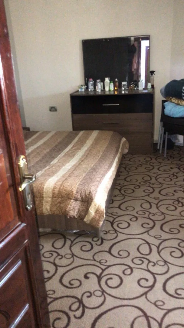 شقة طابق ارضي مع روف للبيع