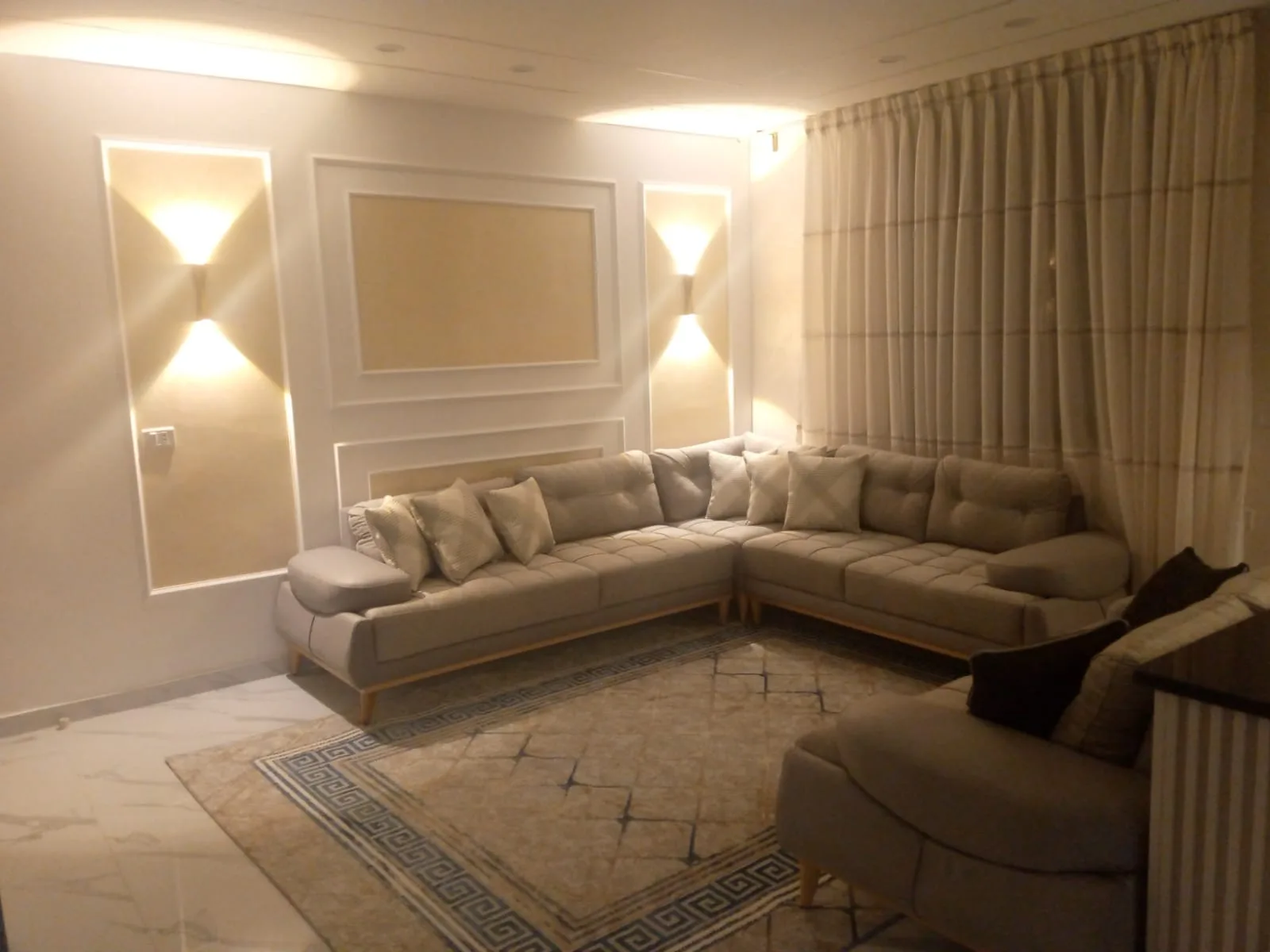 شقه سوبر ديلوكس للبيع