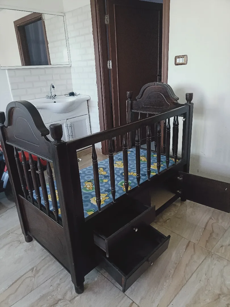 سرير اطفال للبيع