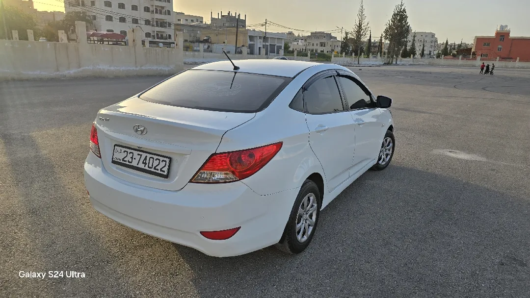 للبيع هونداي اكسنت 2013 فحص كامل بحالة ممتازة دهان جديد ترخيص سنة بسعر ممتاز