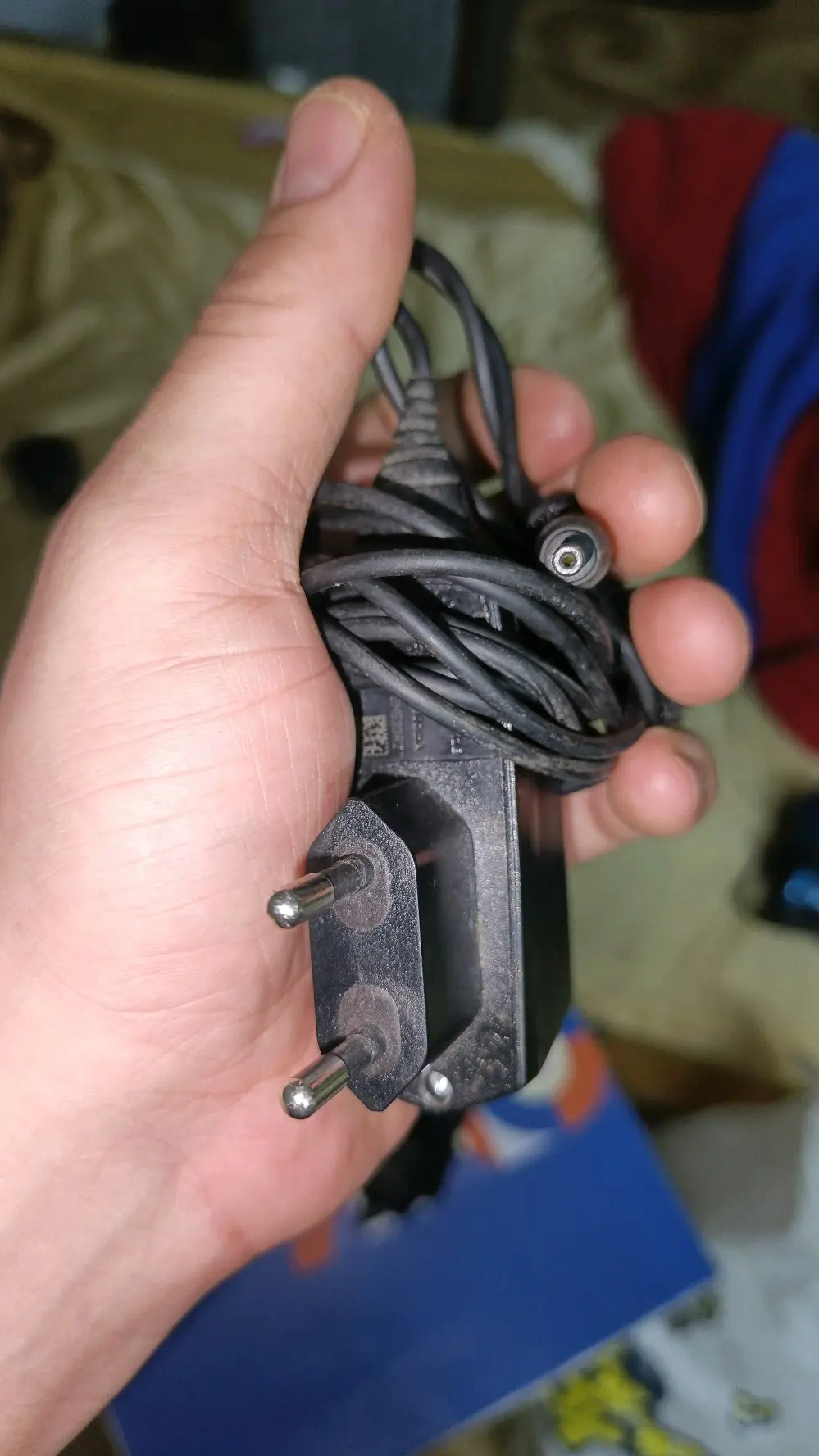 كيبلات و محولات و شواحن  للبيع