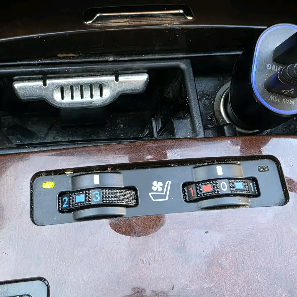 لكزس is250 موديل 2012 اعلى مواصفات ممشى قليل بسعر مميز