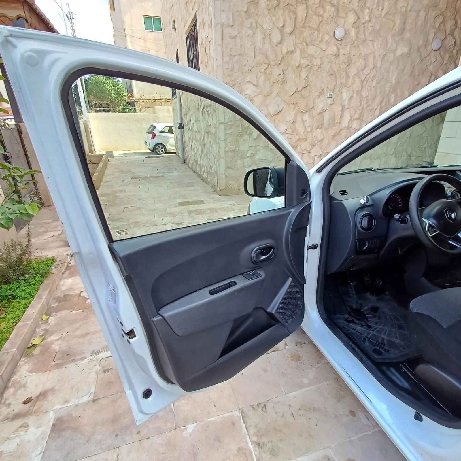 رينو دوكر 2022