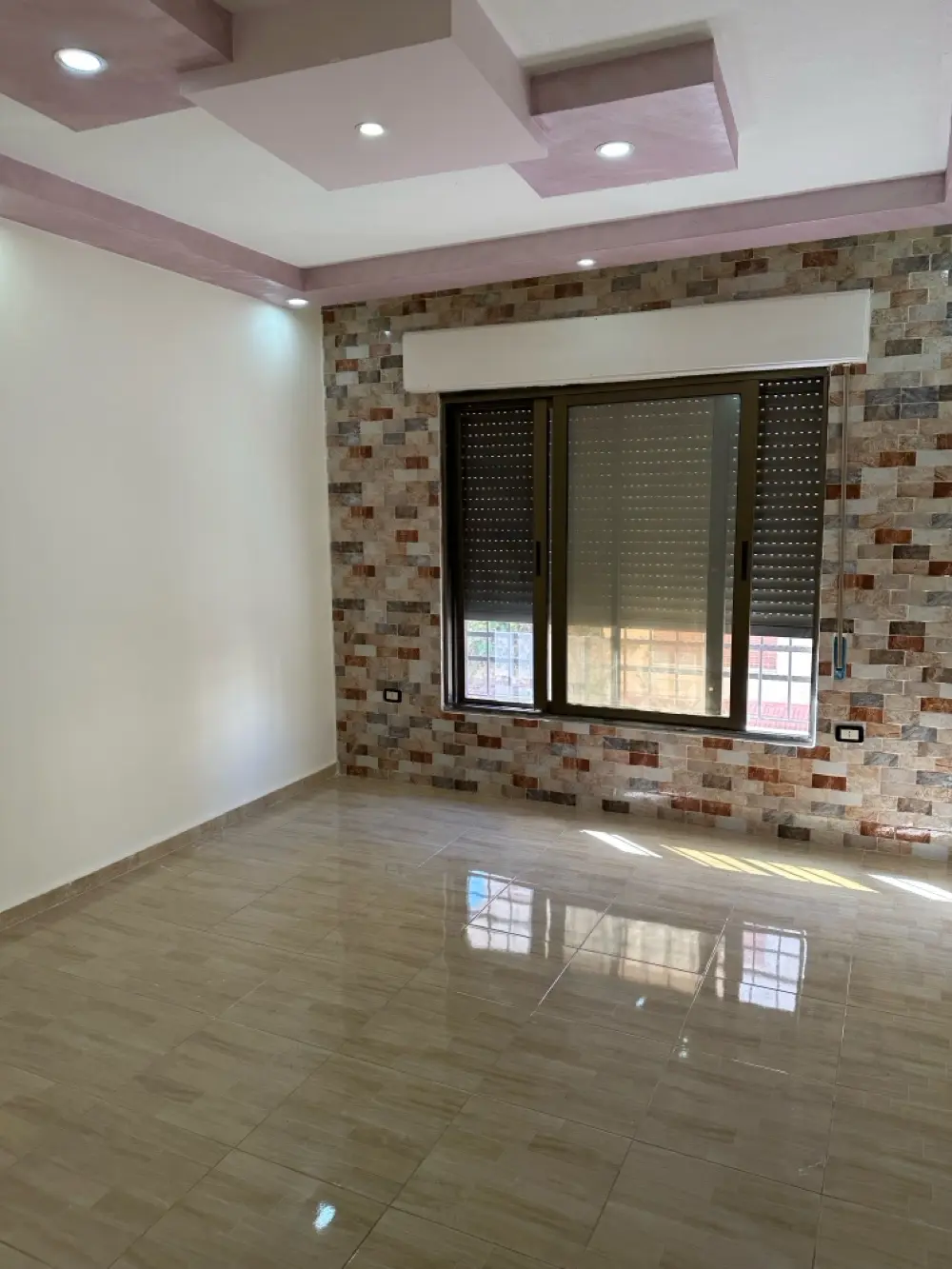 شقه مميزه للايجار قرب اسواق MK الراهبات الورديه/مساحه 165 مناسبه للطلبه الوافدين