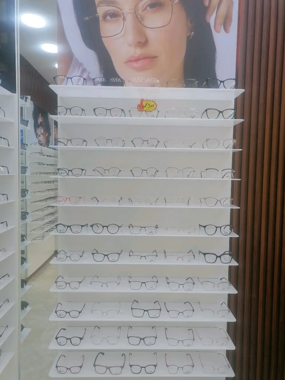 خصم 50 ٪على جميع النظارات الطبية والشمسيه بالمناسبة الافتتاح