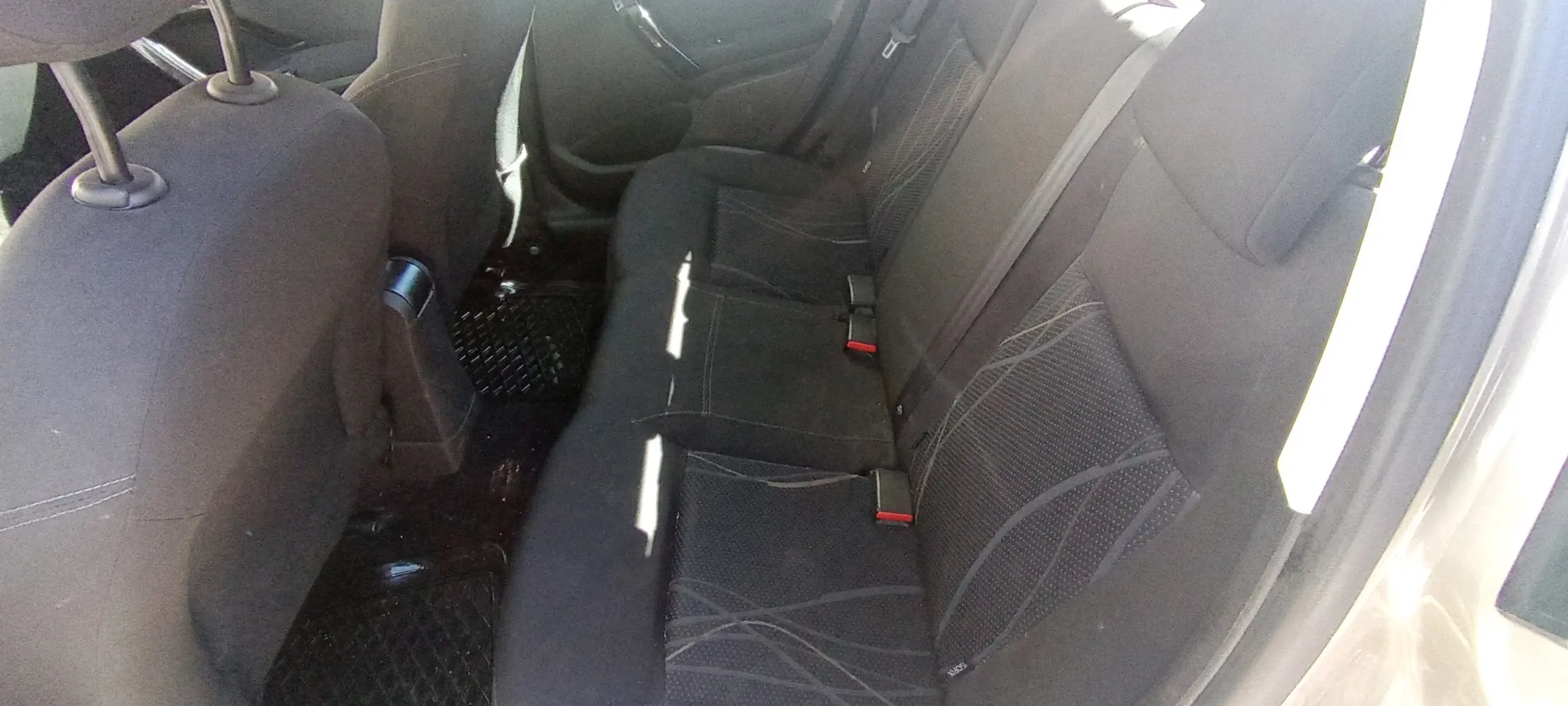 بيجو 208 للبيع موديل ٢٠١٥