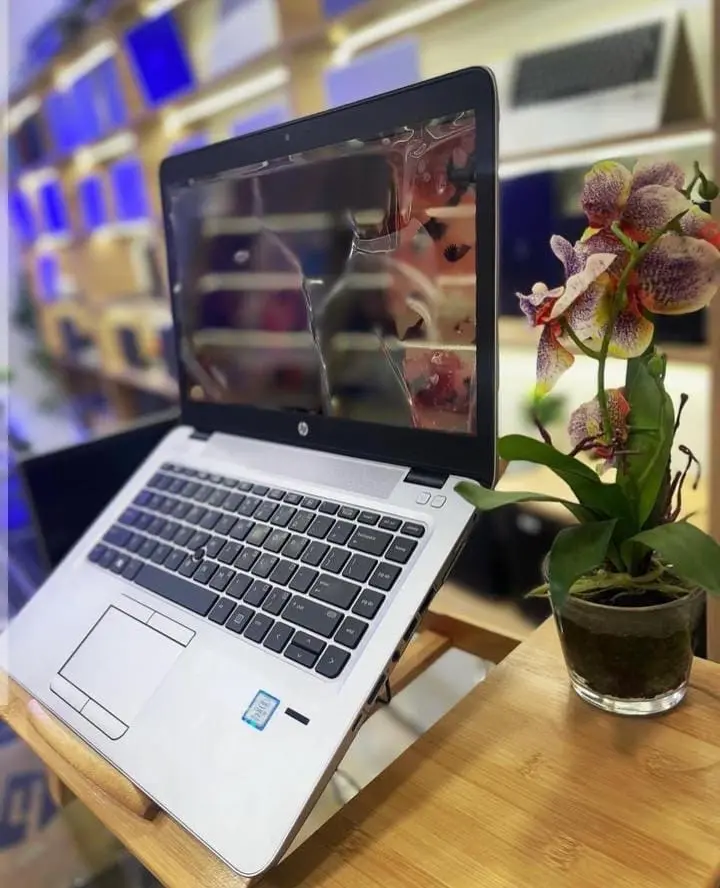 لابتوب hp أعلى فئة وكالة كأنه هسا طالع من المصنع وبسعر خيالييي