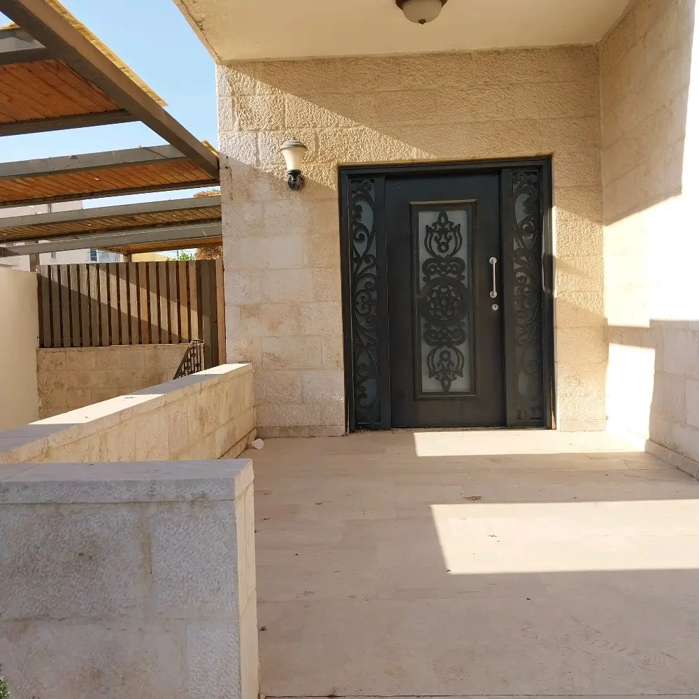 شقه ارضيه للبيع في الرونق